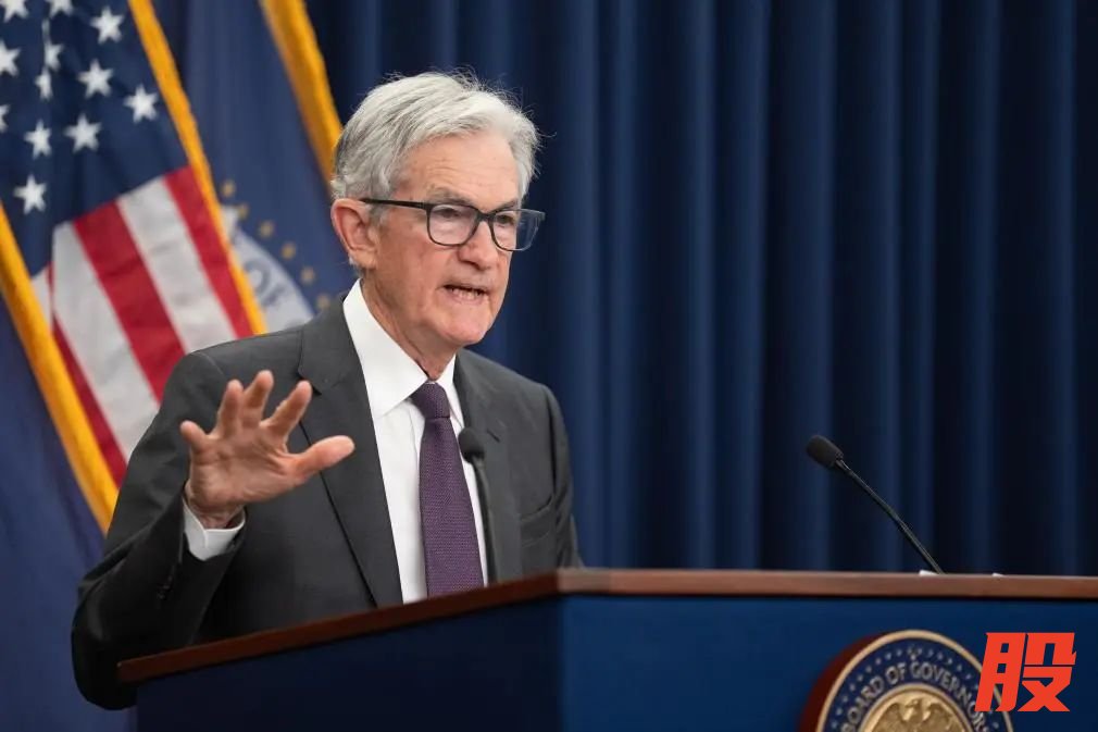 图为7月30日，美国联邦储备委员会主席鲍威尔在华盛顿出席记者会。新华社记者胡友松摄